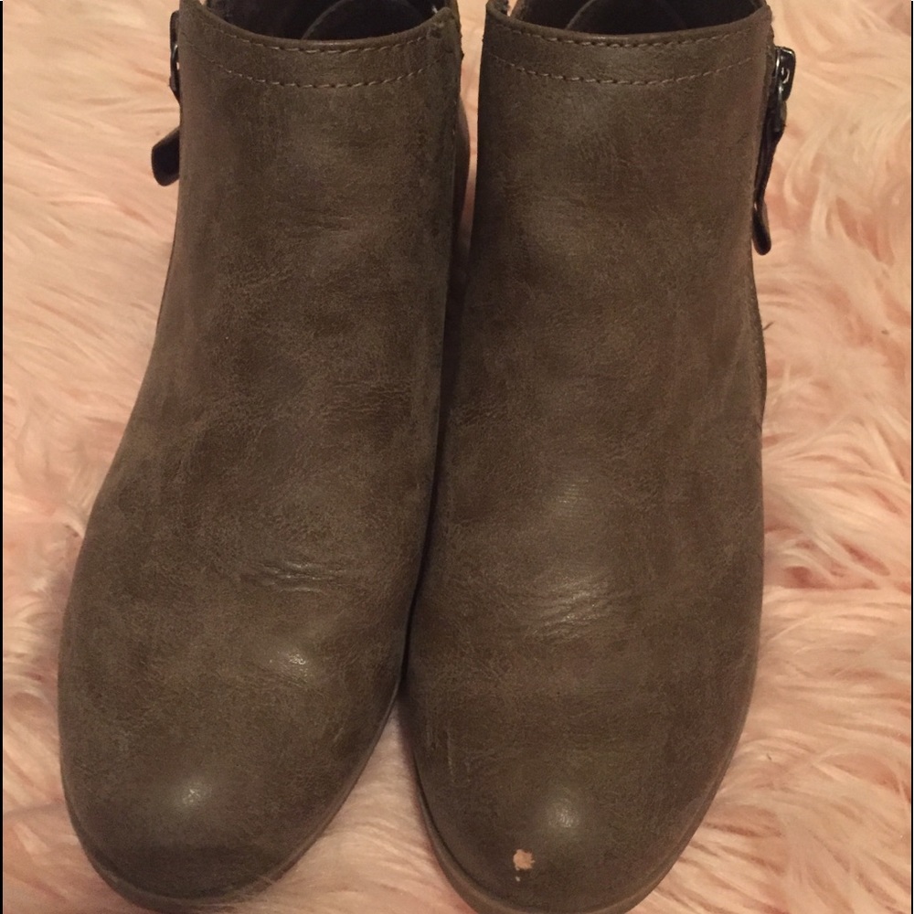 Brown boots by Arizona